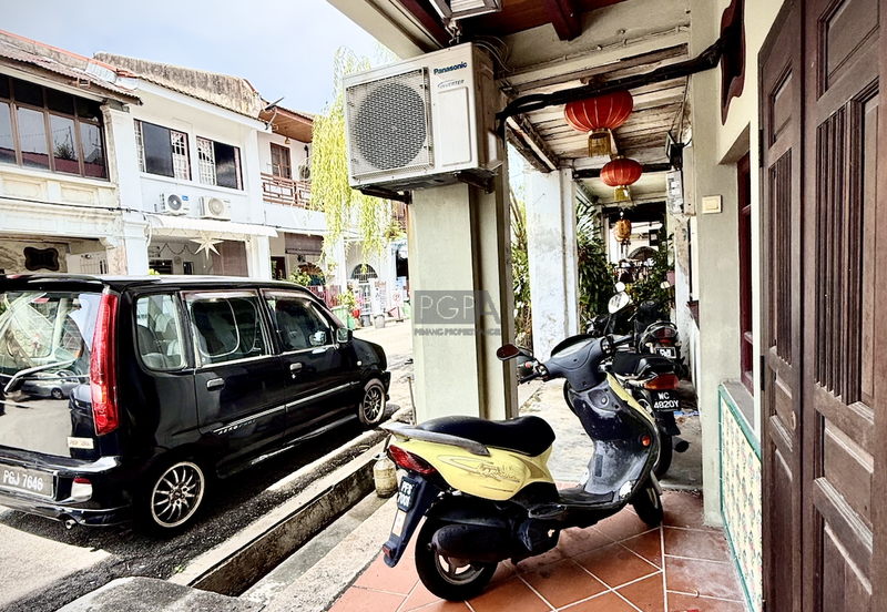 Charming Refurbished Heritage Shophouse on Ceylon Lane, George Town