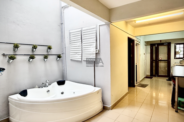 Charming Refurbished Heritage Shophouse on Ceylon Lane, George Town