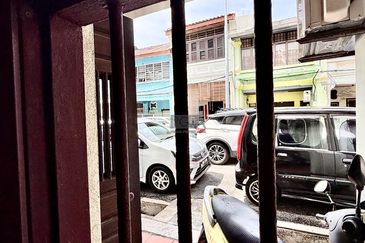 Charming Refurbished Heritage Shophouse on Ceylon Lane, George Town