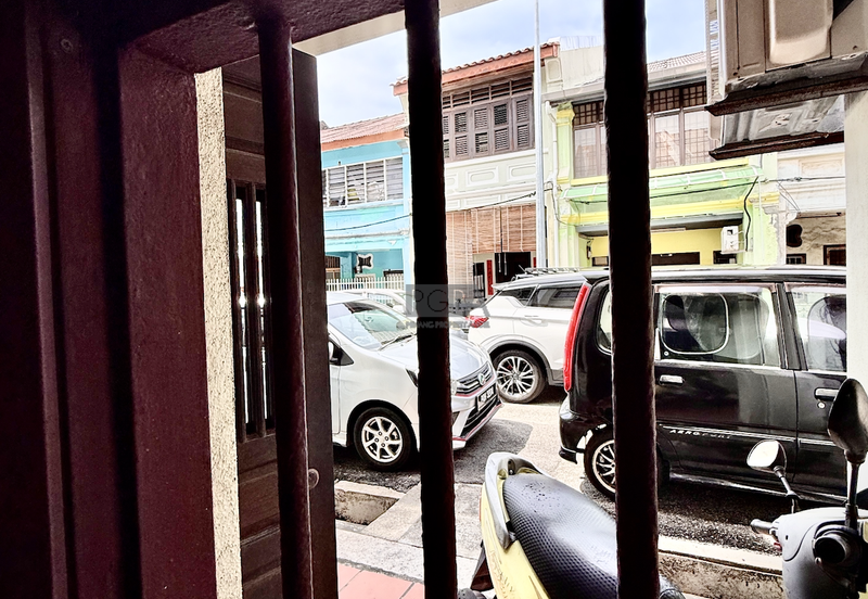 Charming Refurbished Heritage Shophouse on Ceylon Lane, George Town