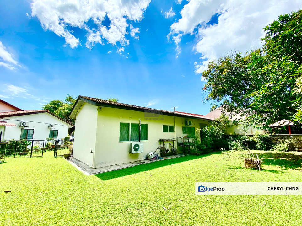 A Single-Storey Semi-Detached House in the Western Gardens, Penang, Pulau Tikus
