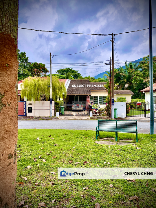 A Single-Storey Semi-Detached House in the Western Gardens, Penang, Pulau Tikus