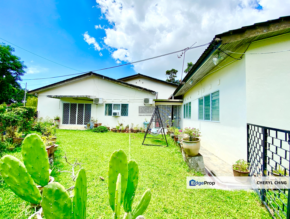 A Single-Storey Semi-Detached House in the Western Gardens, Penang, Pulau Tikus