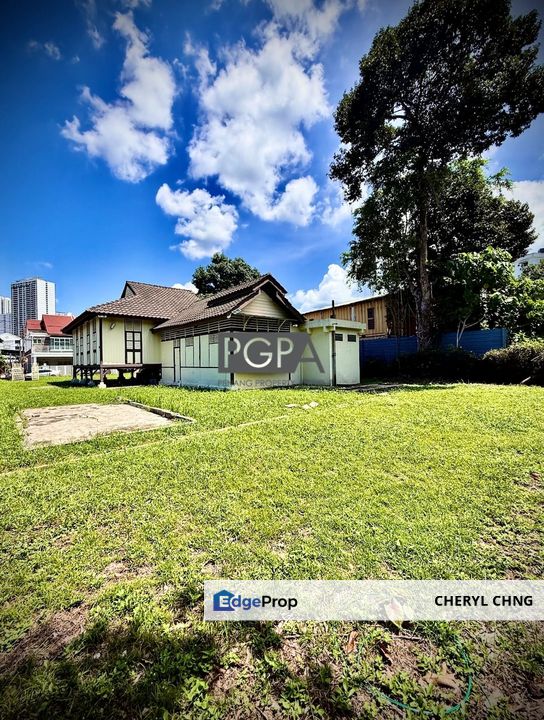 Charming Corner Village House on Expansive Freehold Land | Air Itam, Penang, Ayer Itam