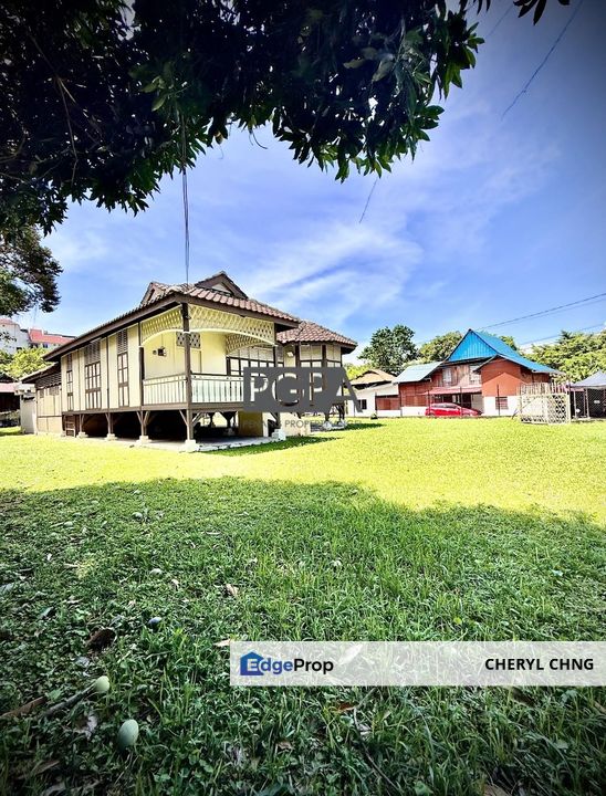 Charming Corner Village House on Expansive Freehold Land | Air Itam, Penang, Ayer Itam