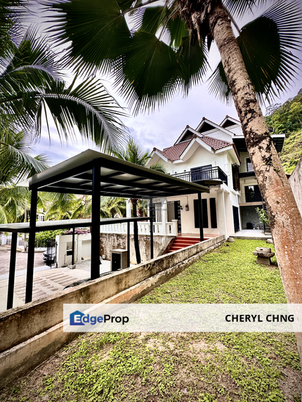A Corner Bungalow at the Ferringhi Villas in Batu Ferringhi., Penang, Batu Ferringhi