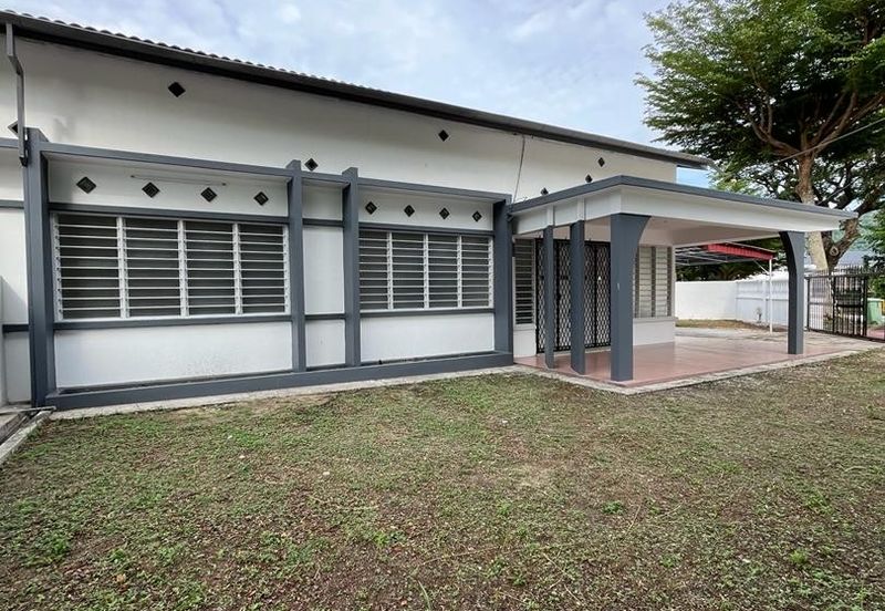 A Single-Storey Semi-D on Jalan Lembah Permai in Tanjung Bungah