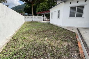 A Single-Storey Semi-D on Jalan Lembah Permai in Tanjung Bungah