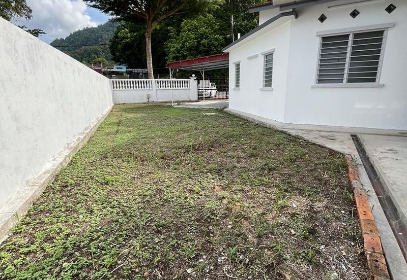 A Single-Storey Semi-D on Jalan Lembah Permai in Tanjung Bungah