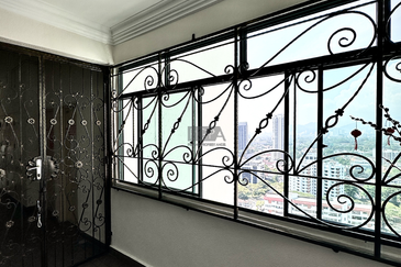 Silverton Condominium (Menara Perak)