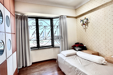 Silverton Condominium (Menara Perak)