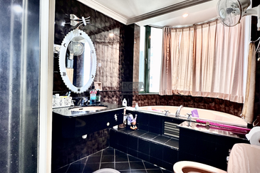 Silverton Condominium (Menara Perak)