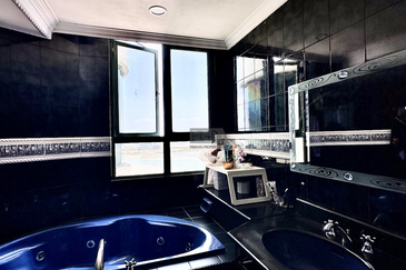 Silverton Condominium (Menara Perak)