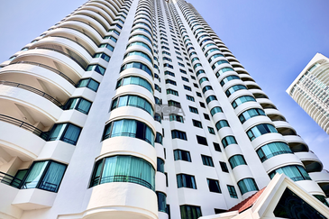 Silverton Condominium (Menara Perak)