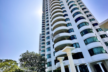 Silverton Condominium (Menara Perak)