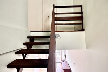 Three-Storey Terraced House on Cangkat Ria in Mount Pleasure