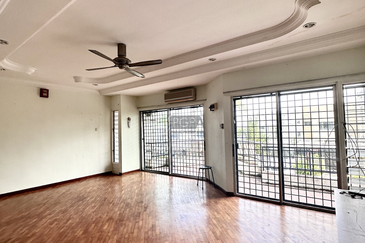 Three-Storey Terraced House on Cangkat Ria in Mount Pleasure