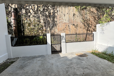 Three-Storey Terraced House on Cangkat Ria in Mount Pleasure