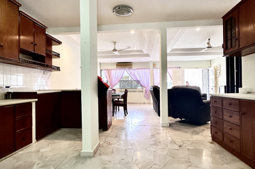 Three-Storey Terraced House on Cangkat Ria in Mount Pleasure