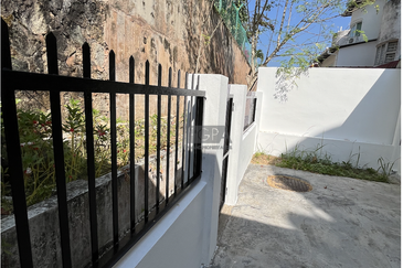 Three-Storey Terraced House on Cangkat Ria in Mount Pleasure