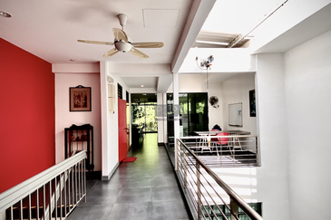 A Unique Boutique Townhouse / Commercial Shophouse in Batu Ferringhi.