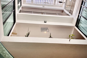 A Unique Boutique Townhouse / Commercial Shophouse in Batu Ferringhi.