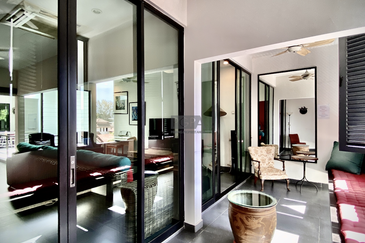 A Unique Boutique Townhouse / Commercial Shophouse in Batu Ferringhi.