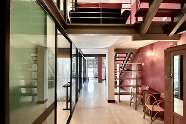 A Unique Boutique Townhouse / Commercial Shophouse in Batu Ferringhi.