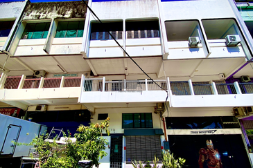 A Unique Boutique Townhouse / Commercial Shophouse in Batu Ferringhi.