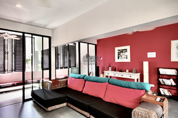 A Unique Boutique Townhouse / Commercial Shophouse in Batu Ferringhi.