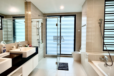 Bayu Ferringhi Semi-Detached Home in Batu Ferringhi