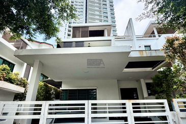 Bayu Ferringhi Semi-Detached Home in Batu Ferringhi