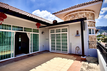Three-Storey Semi-Detached House in Tanjung Bungah