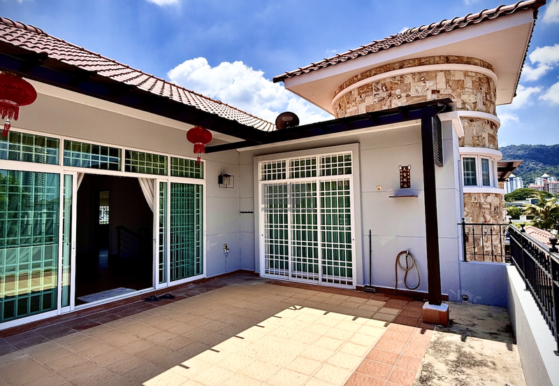 Three-Storey Semi-Detached House in Tanjung Bungah