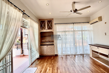 Three-Storey Semi-Detached House in Tanjung Bungah