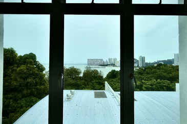 3-Storey Terraced House at Shamrock Beach Villas in Batu Ferringhi