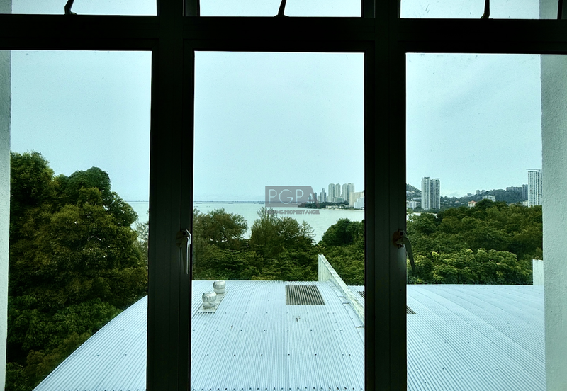 3-Storey Terraced House at Shamrock Beach Villas in Batu Ferringhi