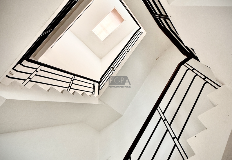 3-Storey Terraced House at Shamrock Beach Villas in Batu Ferringhi