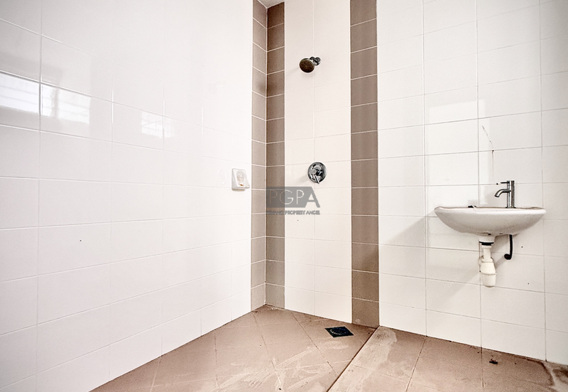 3-Storey Terraced House at Shamrock Beach Villas in Batu Ferringhi