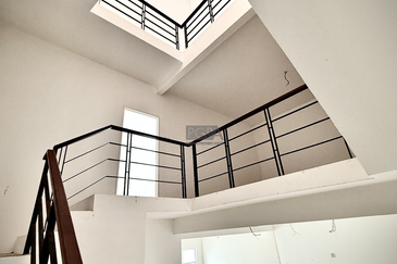 3-Storey Terraced House at Shamrock Beach Villas in Batu Ferringhi