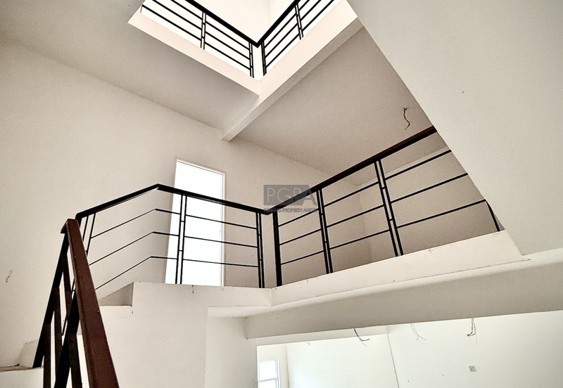 3-Storey Terraced House at Shamrock Beach Villas in Batu Ferringhi