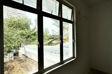 3-Storey Terraced House at Shamrock Beach Villas in Batu Ferringhi