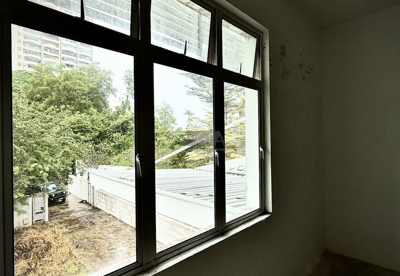 3-Storey Terraced House at Shamrock Beach Villas in Batu Ferringhi