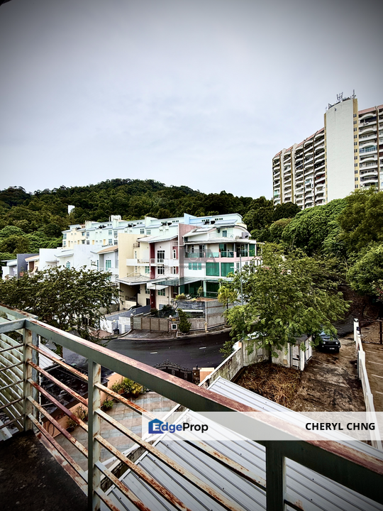 3-Storey Terraced House at Shamrock Beach Villas in Batu Ferringhi, Penang, Batu Ferringhi