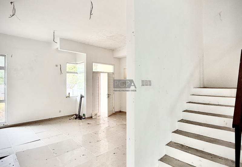 3-Storey Terraced House at Shamrock Beach Villas in Batu Ferringhi