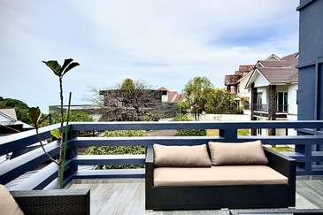 Charming Seaview Bungalow in Hilltop Villas, Batu Ferringhi.
