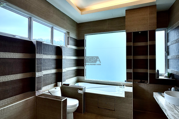 Charming Seaview Bungalow in Hilltop Villas, Batu Ferringhi.