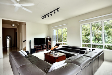 Charming Seaview Bungalow in Hilltop Villas, Batu Ferringhi.