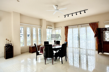 Charming Seaview Bungalow in Hilltop Villas, Batu Ferringhi.