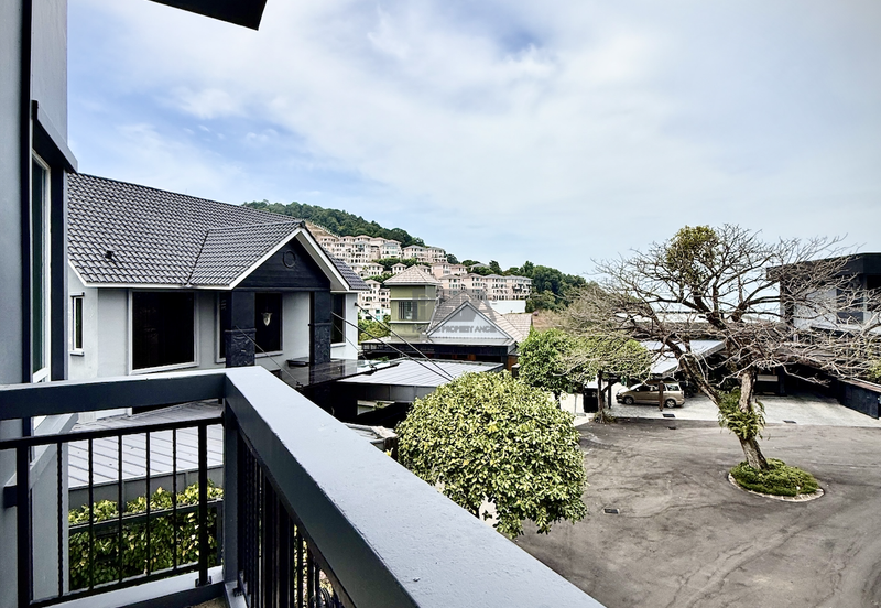 Charming Seaview Bungalow in Hilltop Villas, Batu Ferringhi.